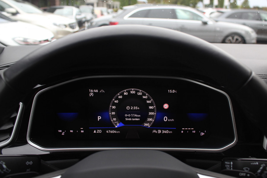 Volkswagen T-Roc 1.5 TSI R-Line Business / Panoramadak / Camera / Navigatie / Blackpack / 19'' / DAB / Stoelverwarming / ACC Volkswagen T-Roc 1.5 TSI R-Line Business / Panoramadak / Camera / Navigatie / Blackpack / 19'' / DAB / Stoelverwarming / ACC