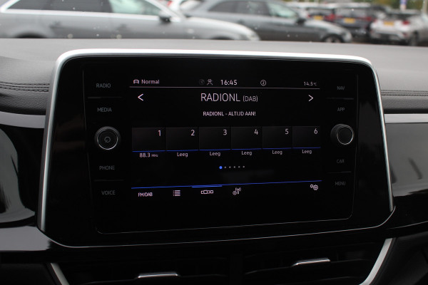 Volkswagen T-Roc 1.5 TSI R-Line Business / Panoramadak / Camera / Navigatie / Blackpack / 19'' / DAB / Stoelverwarming / ACC Volkswagen T-Roc 1.5 TSI R-Line Business / Panoramadak / Camera / Navigatie / Blackpack / 19'' / DAB / Stoelverwarming / ACC
