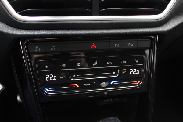 Volkswagen T-Roc 1.5 TSI R-Line Business / Panoramadak / Camera / Navigatie / Blackpack / 19'' / DAB / Stoelverwarming / ACC Volkswagen T-Roc 1.5 TSI R-Line Business / Panoramadak / Camera / Navigatie / Blackpack / 19'' / DAB / Stoelverwarming / ACC