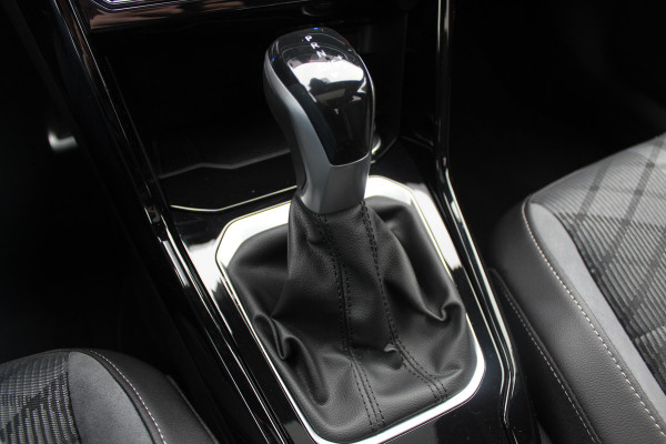 Volkswagen T-Roc 1.5 TSI R-Line Business / Panoramadak / Camera / Navigatie / Blackpack / 19'' / DAB / Stoelverwarming / ACC Volkswagen T-Roc 1.5 TSI R-Line Business / Panoramadak / Camera / Navigatie / Blackpack / 19'' / DAB / Stoelverwarming / ACC