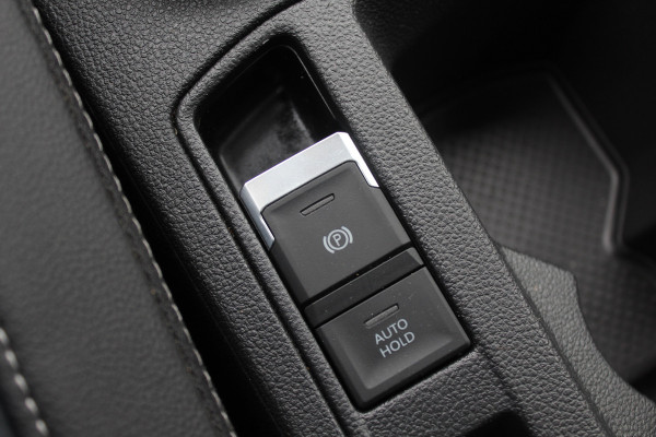 Volkswagen T-Roc 1.5 TSI R-Line Business / Panoramadak / Camera / Navigatie / Blackpack / 19'' / DAB / Stoelverwarming / ACC Volkswagen T-Roc 1.5 TSI R-Line Business / Panoramadak / Camera / Navigatie / Blackpack / 19'' / DAB / Stoelverwarming / ACC