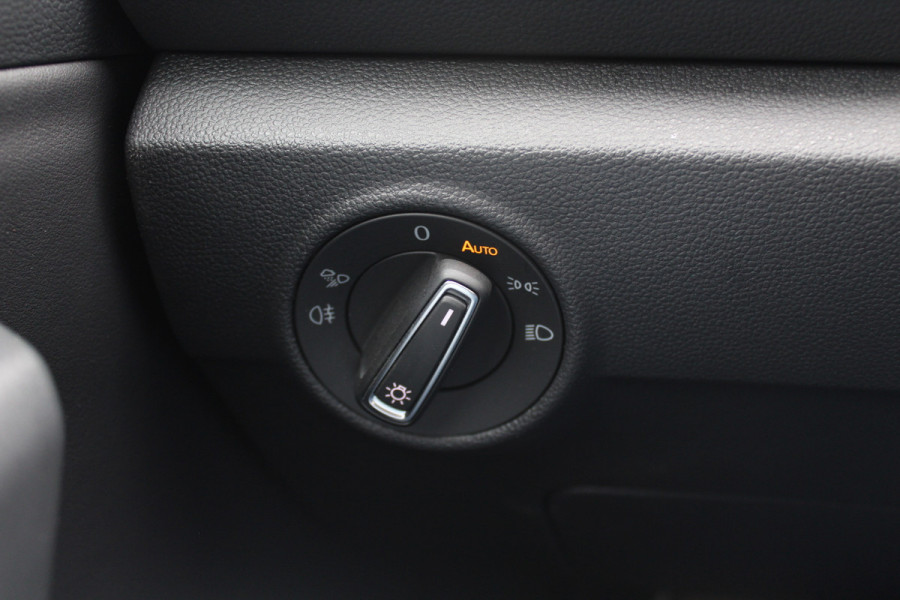 Volkswagen T-Roc 1.5 TSI R-Line Business / Panoramadak / Camera / Navigatie / Blackpack / 19'' / DAB / Stoelverwarming / ACC Volkswagen T-Roc 1.5 TSI R-Line Business / Panoramadak / Camera / Navigatie / Blackpack / 19'' / DAB / Stoelverwarming / ACC