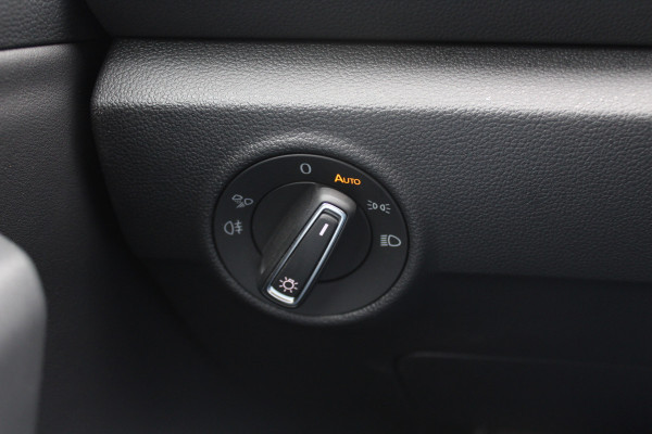 Volkswagen T-Roc 1.5 TSI R-Line Business / Panoramadak / Camera / Navigatie / Blackpack / 19'' / DAB / Stoelverwarming / ACC Volkswagen T-Roc 1.5 TSI R-Line Business / Panoramadak / Camera / Navigatie / Blackpack / 19'' / DAB / Stoelverwarming / ACC