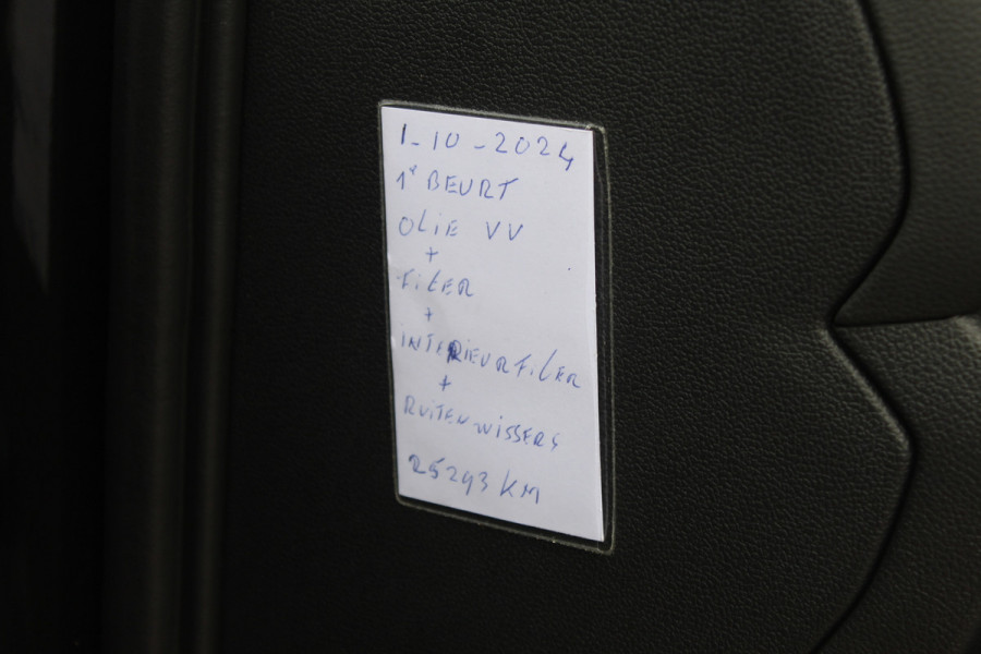 Volkswagen T-Roc 1.5 TSI R-Line Business / Panoramadak / Camera / Navigatie / Blackpack / 19'' / DAB / Stoelverwarming / ACC Volkswagen T-Roc 1.5 TSI R-Line Business / Panoramadak / Camera / Navigatie / Blackpack / 19'' / DAB / Stoelverwarming / ACC