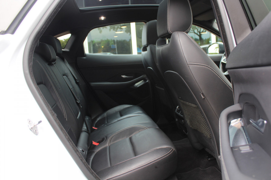Jaguar E-Pace 2.0 P250 AWD SE / Panoramadak / Camera / Head-up / Leder / 19'' / Meridian / Memory seats / Navigatie / Dodehoek / Stoelverwarming / ACC