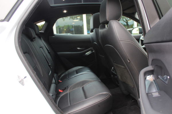 Jaguar E-Pace 2.0 P250 AWD SE / Panoramadak / Camera / Head-up / Leder / 19'' / Meridian / Memory seats / Navigatie / Dodehoek / Stoelverwarming / ACC