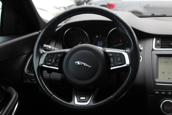 Jaguar E-Pace 2.0 P250 AWD SE / Panoramadak / Camera / Head-up / Leder / 19'' / Meridian / Memory seats / Navigatie / Dodehoek / Stoelverwarming / ACC