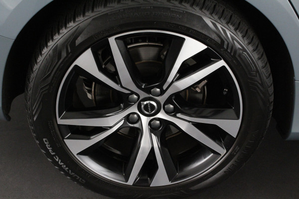 Volvo V60 2.0 B3 Plus Dark > Standkachel/Pano.schuif/Trekhaak/360 camera/Harman Kardon