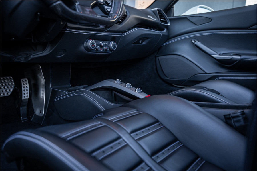 Ferrari 488 3.9 Spider HELE - Passenger Display | Lift | Camera | Carplay