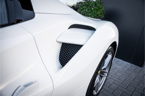Ferrari 488 3.9 Spider HELE - Passenger Display | Lift | Camera | Carplay