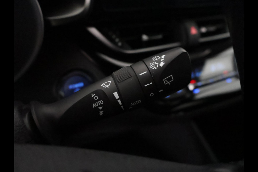 Toyota C-HR 1.8 Hybrid Dynamic Navi. GARANTIE TOT 08-2028! . AFNEEMBARE TREKHAAK. ADAPTIEVE CRUISE CONTROL. PARKEERSENSOREN VOOR & ACHTER. Toyota C-HR 1.8 Hybrid Dynamic Navi. GARANTIE TOT 08-2028! . AFNEEMBARE TREKHAAK. ADAPTIEVE CRUISE CONTROL. PARKEERSENSOREN VOOR & ACHTER.