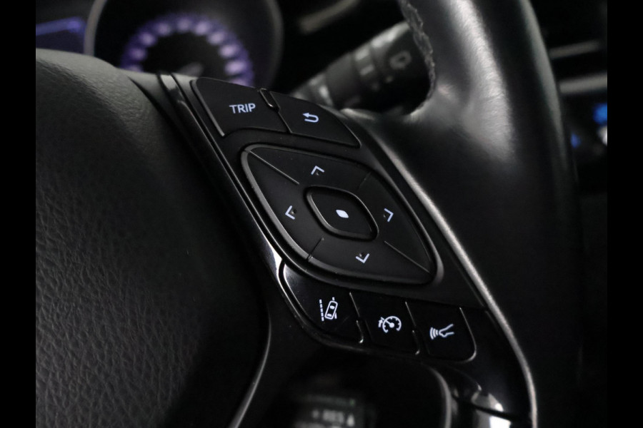 Toyota C-HR 1.8 Hybrid Dynamic Navi. GARANTIE TOT 08-2028! . AFNEEMBARE TREKHAAK. ADAPTIEVE CRUISE CONTROL. PARKEERSENSOREN VOOR & ACHTER. Toyota C-HR 1.8 Hybrid Dynamic Navi. GARANTIE TOT 08-2028! . AFNEEMBARE TREKHAAK. ADAPTIEVE CRUISE CONTROL. PARKEERSENSOREN VOOR & ACHTER.