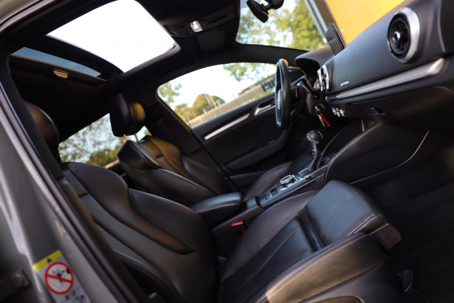 Audi A3 Sportback 35 TFSI 3 x S Line / Aut / NAP / Navi / Leder / Virtual Cockpit / Open Panoramadak / Led / Pdc / Nardo Grey