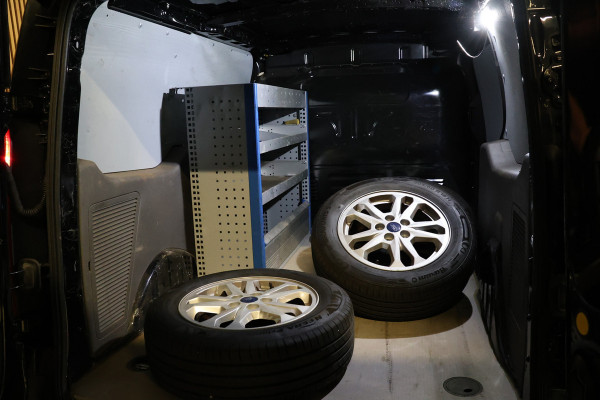 Ford Transit Connect 1.5 EcoBlue 120 PK L2 | Bi-Xenon | Navigatie | Camera | CarPlay | Cruise control | Climate control | Stoelverwarming | Imperiaal | Trekhaak | PDC | Nieuwe APK | NAP Logisch | NL Auto
