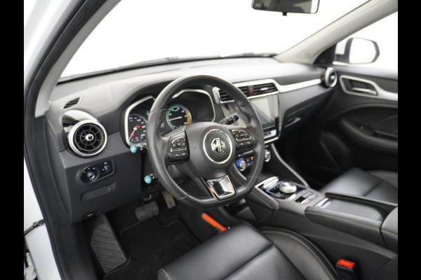 MG Mg Zs gereserveerd EV Luxury 45kWh Leer+elektr. Pano-dak Adaptive-Cr. Camera Navi Airco Apple Carplay Android Auto Stoelverwarming Lmv 17" DAB+ MG Pilot Lane Assist Bluetooth Led 1e Eigenaar Origineel Nederlandse Auto