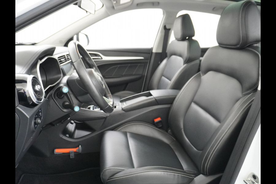 MG Mg Zs gereserveerd EV Luxury 45kWh Leer+elektr. Pano-dak Adaptive-Cr. Camera Navi Airco Apple Carplay Android Auto Stoelverwarming Lmv 17" DAB+ MG Pilot Lane Assist Bluetooth Led 1e Eigenaar Origineel Nederlandse Auto