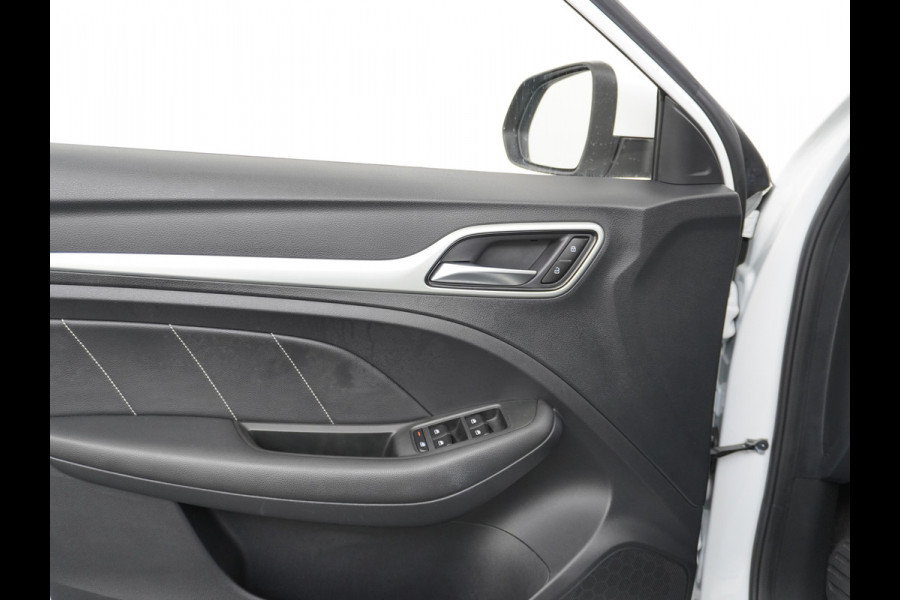 MG Mg Zs gereserveerd EV Luxury 45kWh Leer+elektr. Pano-dak Adaptive-Cr. Camera Navi Airco Apple Carplay Android Auto Stoelverwarming Lmv 17" DAB+ MG Pilot Lane Assist Bluetooth Led 1e Eigenaar Origineel Nederlandse Auto