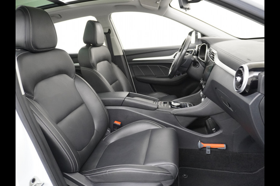 MG Mg Zs gereserveerd EV Luxury 45kWh Leer+elektr. Pano-dak Adaptive-Cr. Camera Navi Airco Apple Carplay Android Auto Stoelverwarming Lmv 17" DAB+ MG Pilot Lane Assist Bluetooth Led 1e Eigenaar Origineel Nederlandse Auto