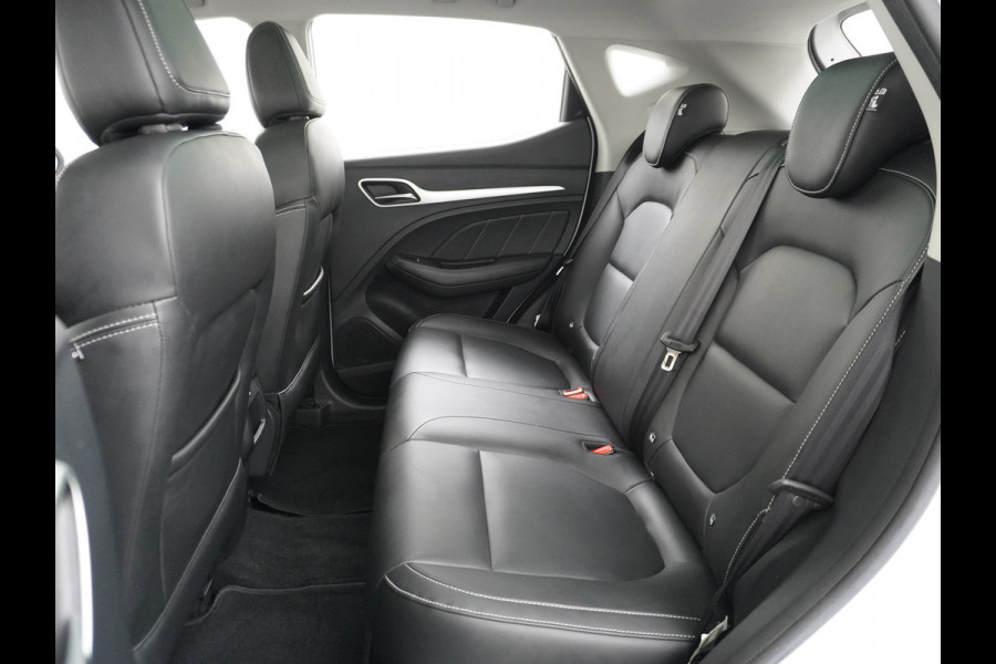 MG Mg Zs gereserveerd EV Luxury 45kWh Leer+elektr. Pano-dak Adaptive-Cr. Camera Navi Airco Apple Carplay Android Auto Stoelverwarming Lmv 17" DAB+ MG Pilot Lane Assist Bluetooth Led 1e Eigenaar Origineel Nederlandse Auto