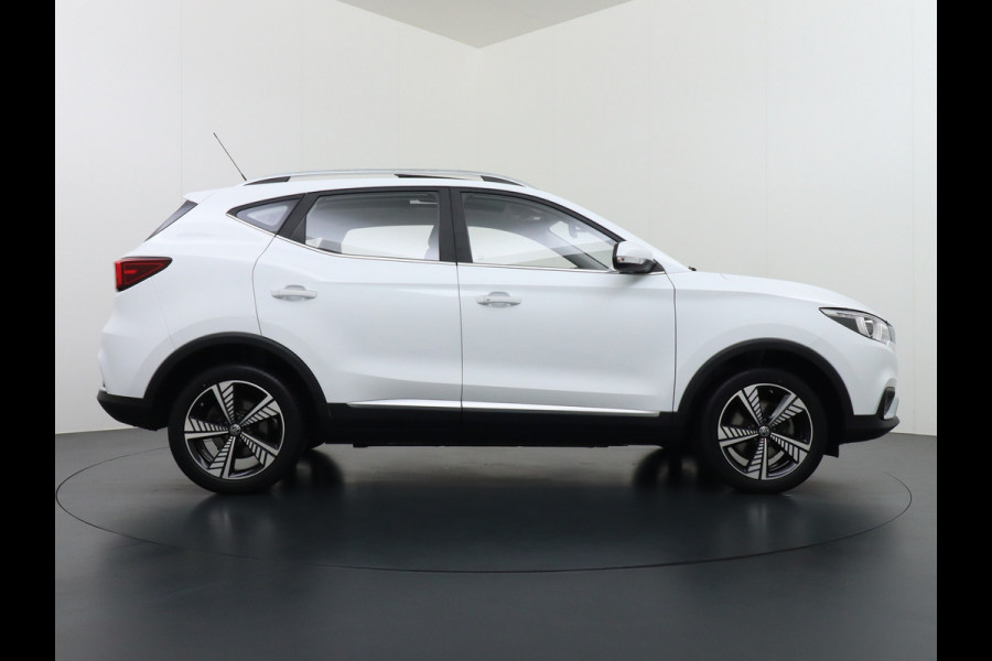 MG Mg Zs gereserveerd EV Luxury 45kWh Leer+elektr. Pano-dak Adaptive-Cr. Camera Navi Airco Apple Carplay Android Auto Stoelverwarming Lmv 17" DAB+ MG Pilot Lane Assist Bluetooth Led 1e Eigenaar Origineel Nederlandse Auto