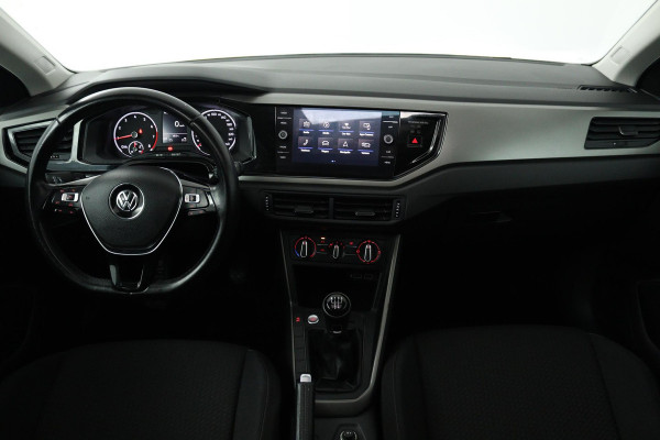 Volkswagen Polo 1.0 TSI R-line (PANORAMADAK, NAVIGATIE, STUURBEDIENING, 1e EIGENAAR, GOED ONDERHOUDEN)