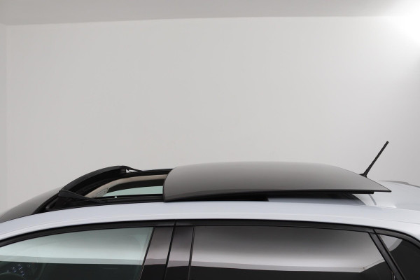 Volkswagen Polo 1.0 TSI R-line (PANORAMADAK, NAVIGATIE, STUURBEDIENING, 1e EIGENAAR, GOED ONDERHOUDEN)