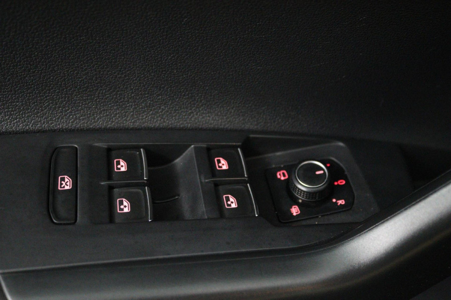 Volkswagen Polo 1.0 TSI R-line (PANORAMADAK, NAVIGATIE, STUURBEDIENING, 1e EIGENAAR, GOED ONDERHOUDEN)