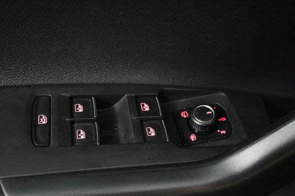 Volkswagen Polo 1.0 TSI R-line (PANORAMADAK, NAVIGATIE, STUURBEDIENING, 1e EIGENAAR, GOED ONDERHOUDEN)