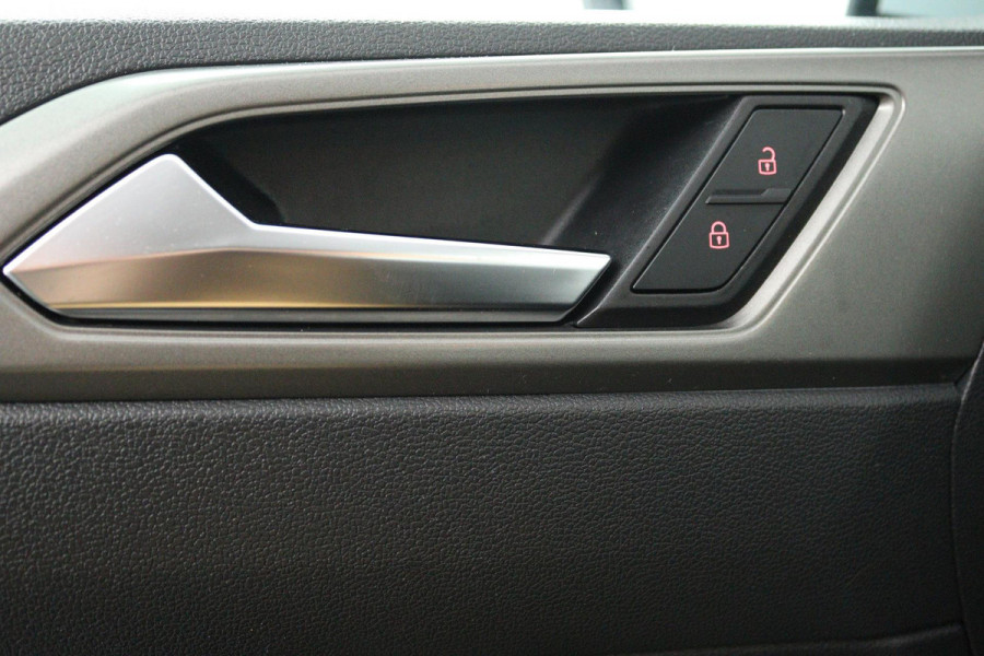 Volkswagen Polo 1.0 TSI R-line (PANORAMADAK, NAVIGATIE, STUURBEDIENING, 1e EIGENAAR, GOED ONDERHOUDEN)