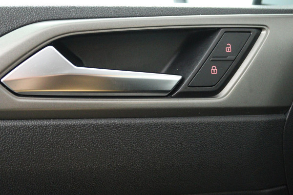 Volkswagen Polo 1.0 TSI R-line (PANORAMADAK, NAVIGATIE, STUURBEDIENING, 1e EIGENAAR, GOED ONDERHOUDEN)