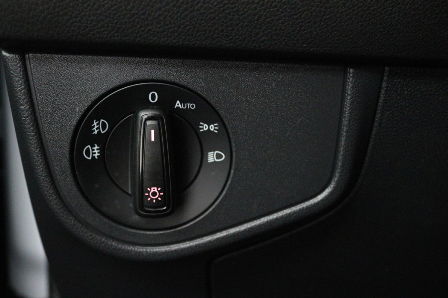 Volkswagen Polo 1.0 TSI R-line (PANORAMADAK, NAVIGATIE, STUURBEDIENING, 1e EIGENAAR, GOED ONDERHOUDEN)