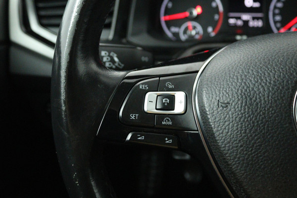 Volkswagen Polo 1.0 TSI R-line (PANORAMADAK, NAVIGATIE, STUURBEDIENING, 1e EIGENAAR, GOED ONDERHOUDEN)