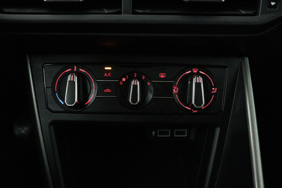 Volkswagen Polo 1.0 TSI R-line (PANORAMADAK, NAVIGATIE, STUURBEDIENING, 1e EIGENAAR, GOED ONDERHOUDEN)