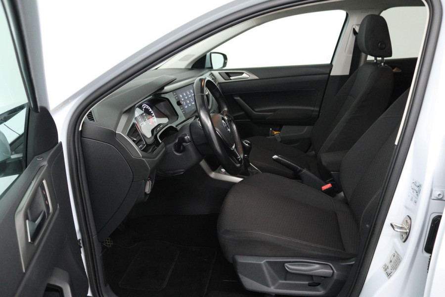 Volkswagen Polo 1.0 TSI R-line (PANORAMADAK, NAVIGATIE, STUURBEDIENING, 1e EIGENAAR, GOED ONDERHOUDEN)