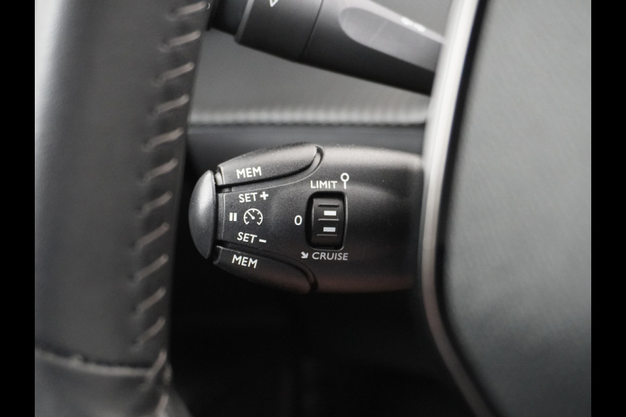 Peugeot e-2008 EV Active Pack 50kWh Navi Ecc Apple Carplay Android Auto Cruise Control Keyless DAB+ Bluetooth Led Connected services Verkeersbord detectie 1e Eigenaar Origineel Nederlandse Auto