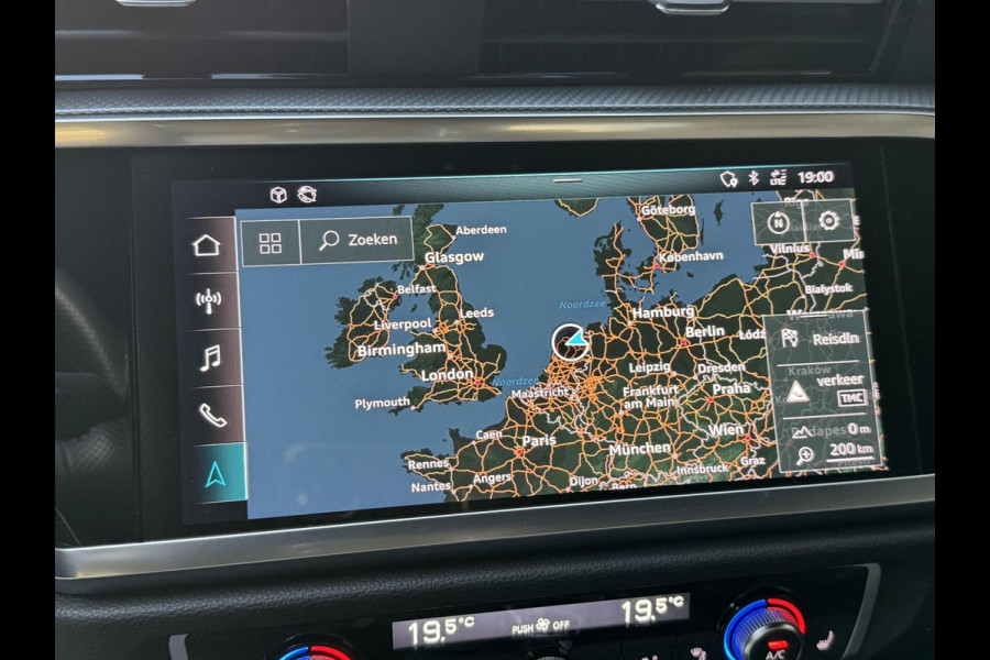 Audi Q3 40 TFSI quattro S Line Automaat | Leren bekleding | Stoelverwarming | Climate control | Cruise control | Lane assist & dode hoek