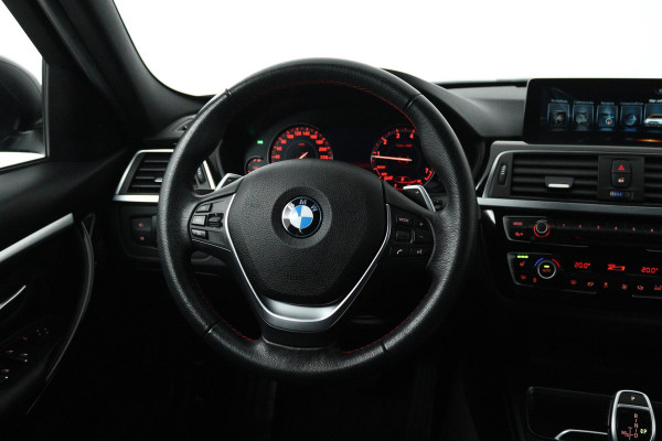 BMW 3-serie 320i High Executive (GROOT-NAVIGATIE, ELEKT. WEGKLAPBARE TREKHAAK, STOELVERWARMING, DEALER ONDERHOUDEN)