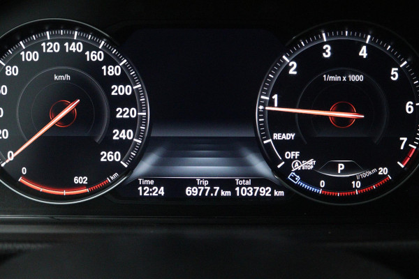 BMW 3-serie 320i High Executive (GROOT-NAVIGATIE, ELEKT. WEGKLAPBARE TREKHAAK, STOELVERWARMING, DEALER ONDERHOUDEN)