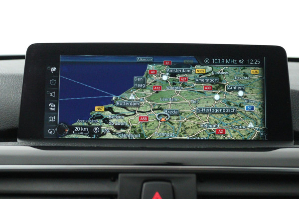 BMW 3-serie 320i High Executive (GROOT-NAVIGATIE, ELEKT. WEGKLAPBARE TREKHAAK, STOELVERWARMING, DEALER ONDERHOUDEN)