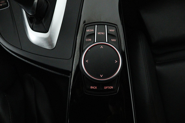 BMW 3-serie 320i High Executive (GROOT-NAVIGATIE, ELEKT. WEGKLAPBARE TREKHAAK, STOELVERWARMING, DEALER ONDERHOUDEN)