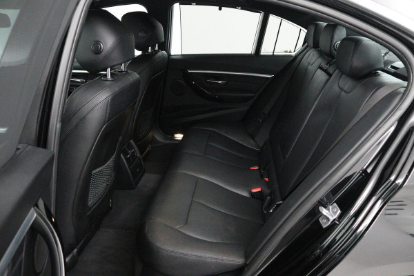 BMW 3-serie 320i High Executive (GROOT-NAVIGATIE, ELEKT. WEGKLAPBARE TREKHAAK, STOELVERWARMING, DEALER ONDERHOUDEN)
