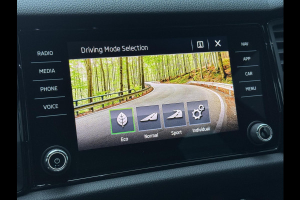 Škoda Kodiaq 1.5 TSI Sportline Automaat | Trekhaak uitklapbaar | Voorstoelen verwarmd | Cruise control adaptief | Rijstrooksensor | Grootlich