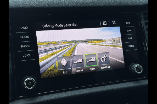 Škoda Kodiaq 1.5 TSI Sportline Automaat | Trekhaak uitklapbaar | Voorstoelen verwarmd | Cruise control adaptief | Rijstrooksensor | Grootlich