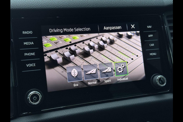 Škoda Kodiaq 1.5 TSI Sportline Automaat | Trekhaak uitklapbaar | Voorstoelen verwarmd | Cruise control adaptief | Rijstrooksensor | Grootlich