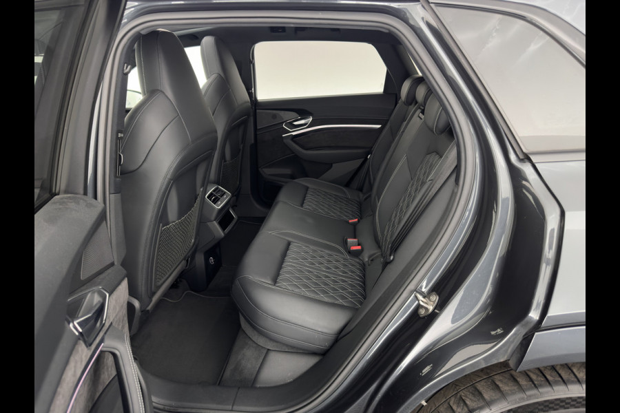 Audi e-tron 55 quattro advanced 95 kWh [3-Fase] {SOH-92%} *PANO | LUXURY-LEATHER | FULL-LED | BANG&OLUFSEN | ADAPTIVE-CRUISE | MEMORY-PACK | BLIND-SPOT | TOP-VIEW | SPORT/HEATED-SEATS | KEYLESS | DAB+ | ECC | PDC | 22''ALU*