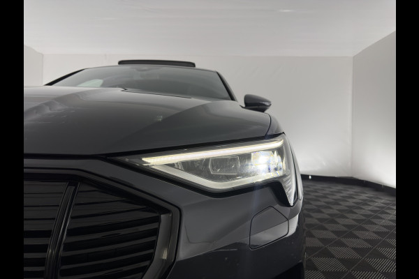 Audi e-tron 55 quattro advanced 95 kWh [3-Fase] {SOH-92%} *PANO | LUXURY-LEATHER | FULL-LED | BANG&OLUFSEN | ADAPTIVE-CRUISE | MEMORY-PACK | BLIND-SPOT | TOP-VIEW | SPORT/HEATED-SEATS | KEYLESS | DAB+ | ECC | PDC | 22''ALU*