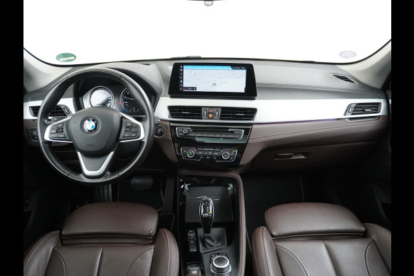 BMW X1 sDrive20i Automaat Leder Panoramadak Trekhaak Navi-Pro Ecc Cruise Control High Executive Sport Line Keyless Pdc Stoelverwarming Led Elek.Achterklep Privacy Glas Mooie complete auto!