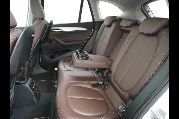 BMW X1 sDrive20i Automaat Leder Panoramadak Trekhaak Navi-Pro Ecc Cruise Control High Executive Sport Line Keyless Pdc Stoelverwarming Led Elek.Achterklep Privacy Glas Mooie complete auto!