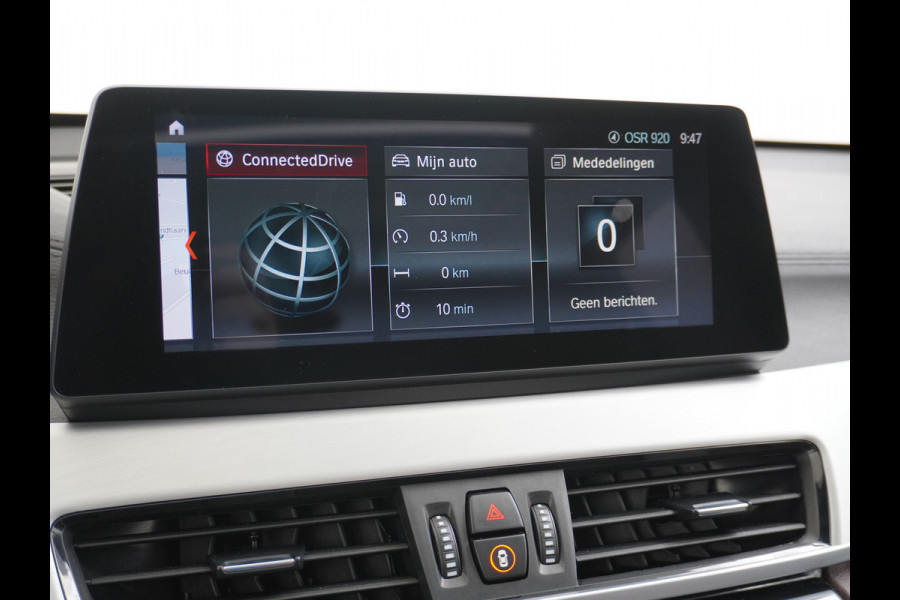 BMW X1 sDrive20i Automaat Leder Panoramadak Trekhaak Navi-Pro Ecc Cruise Control High Executive Sport Line Keyless Pdc Stoelverwarming Led Elek.Achterklep Privacy Glas Mooie complete auto!