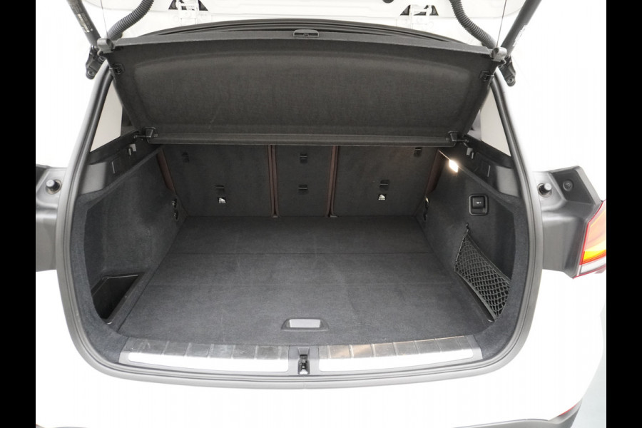 BMW X1 sDrive20i Automaat Leder Panoramadak Trekhaak Navi-Pro Ecc Cruise Control High Executive Sport Line Keyless Pdc Stoelverwarming Led Elek.Achterklep Privacy Glas Mooie complete auto!